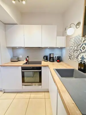 Cuisine ou kitchenette dans l'établissement Le Templier Séjour Place de l'hôtel de ville