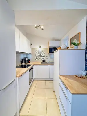 Cuisine ou kitchenette dans l'établissement Le Templier Séjour Place de l'hôtel de ville