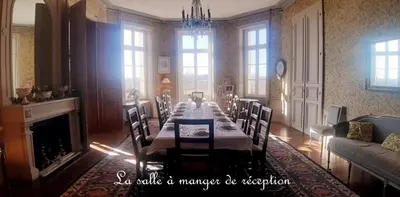 Coin salon dans l'établissement Lumineux Manoir en Charente-Limousine
