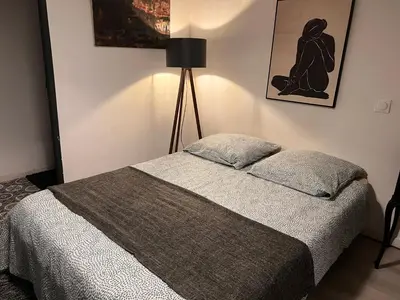 Un ou plusieurs lits dans un hébergement de l'établissement 3- Le figuier mauve