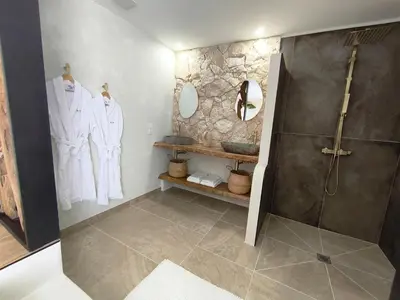 Salle de bains dans l'établissement La perle