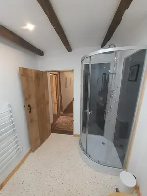 Salle de bains dans l'établissement Gites aux Coeurs Joyeux! La Libellule Blanche