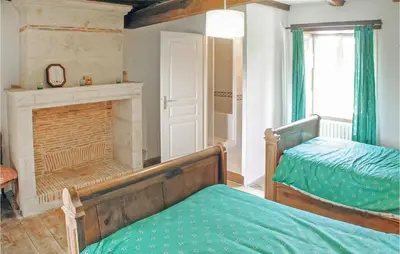 Un ou plusieurs lits dans un hébergement de l'établissement Stunning Home In St Maixent De Beugné