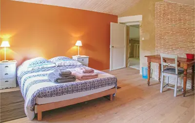 Un ou plusieurs lits dans un hébergement de l'établissement Stunning Home In St Maixent De Beugné