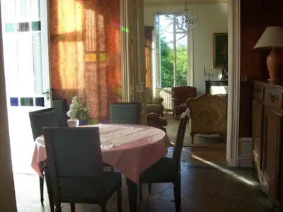 Coin salon dans l'établissement Château Fontclaire