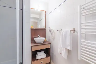 Salle de bains dans l'établissement Appart'City Classic Angoulême Centre
