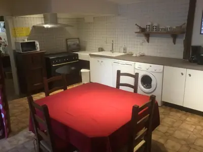 Cuisine ou kitchenette dans l'établissement Les Pierrottes