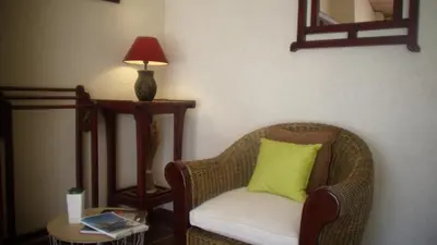 Coin salon dans l'établissement Le Clos des Palmiers