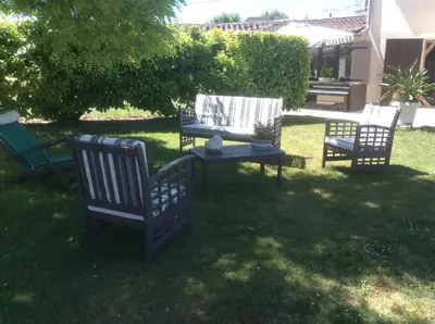 Jardin de l'établissement Le Grillage a Poules
