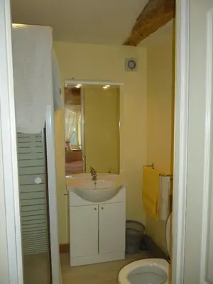 Salle de bains dans l'établissement La Revaudiere