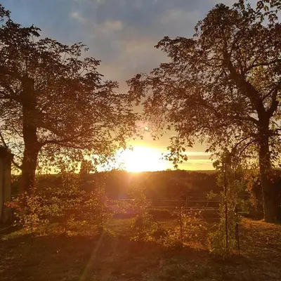Lever ou coucher de soleil vu de la maison d'hôtes ou à proximité