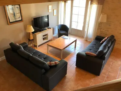 Télévision ou salle de divertissement dans l'établissement Gites de Cognac