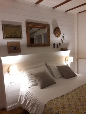 Un ou plusieurs lits dans un hébergement de l'établissement Les Chambres De La Loge