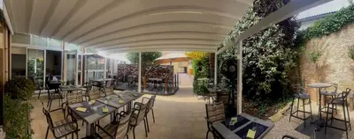 Restaurant ou autre lieu de restauration dans l'établissement Logis Hôtel Le Lion d'Or