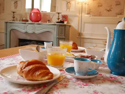 Options de petit-déjeuner proposées aux clients de l'établissement L'Arbre D'Ange