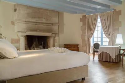 Un ou plusieurs lits dans un hébergement de l'établissement The Originals le Château de Dissay Poitiers