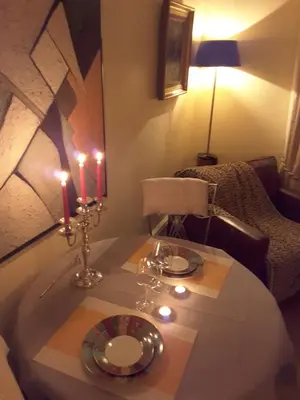 Coin salon dans l'établissement Sur Le Vieux Port Appartement Vue Sur Mer