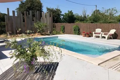 Piscine de l'établissement Holiday Home in Saint-Jean near Loire Castles ou située à proximité
