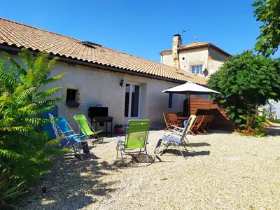 Jardin de l'établissement Les Gîtes du Vigneron et Cd'h