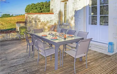 Plan de l'établissement 4 Bedroom Amazing Home In Champmillon