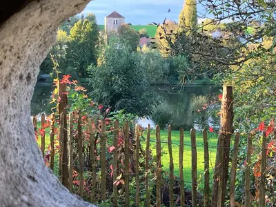 Jardin de l'établissement Le Vieux Château de Saint Martin-Lars