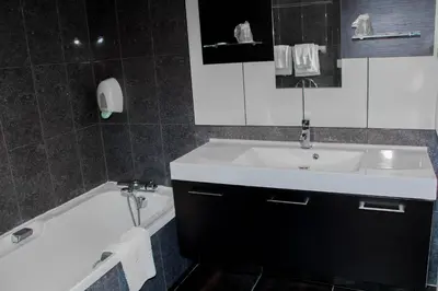 Salle de bains dans l'établissement Cit'Hotel Europeen