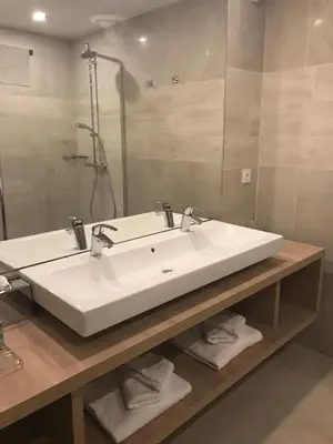 Salle de bains dans l'établissement Résidence des Pilotes