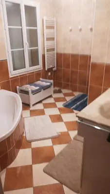 Salle de bains dans l'établissement maison la croix chambre chez l ' habitant