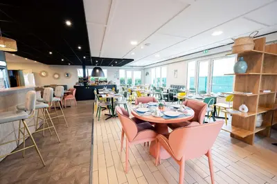 Coin salon dans l'établissement Sure Hotel by Best Western Rochefort-sur-Mer