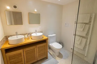 Salle de bains dans l'établissement Logis du paradis