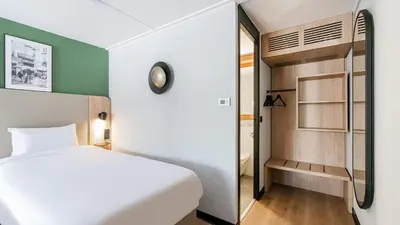Un ou plusieurs lits dans un hébergement de l'établissement Campanile NATURE - Poitiers Sud Aeroport