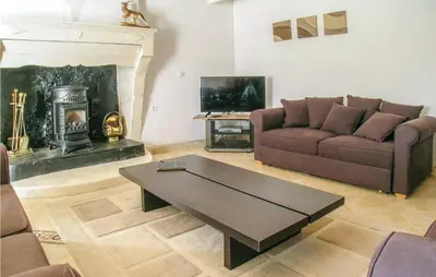 Coin salon dans l'établissement Stunning Home In L'hermenault