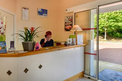 Clients de l'établissement Logis Hôtel Val de Vienne