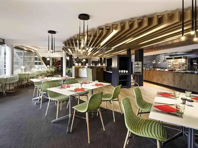 Restaurant ou autre lieu de restauration dans l'établissement ibis Poitiers Site du Futuroscope