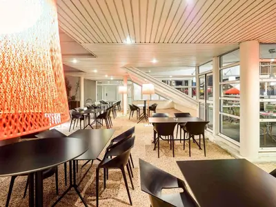 Restaurant ou autre lieu de restauration dans l'établissement ibis Poitiers Site du Futuroscope