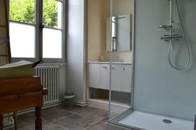 Salle de bains dans l'établissement Demeure VERTEUILLAISE