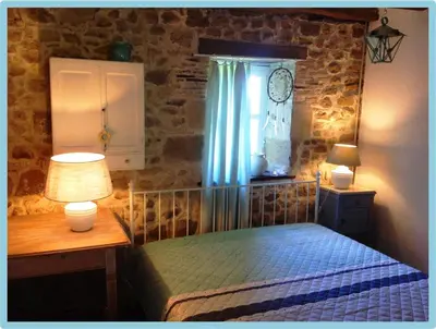Un ou plusieurs lits dans un hébergement de l'établissement Domaine Charente Glamping Familyroom Le Jardin with external toilet & shower house & outdoor kitchen