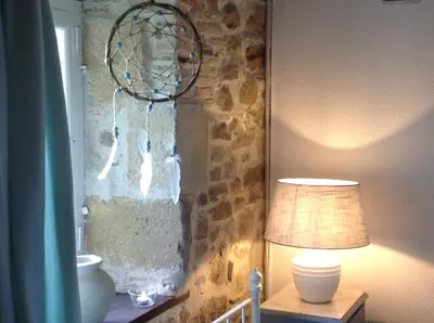 Salle de bains dans l'établissement Domaine Charente Glamping Familyroom Le Jardin with external toilet & shower house & outdoor kitchen