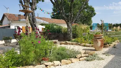 Jardin de l'établissement La Vieille Gorce Chambres d'Hôtes near Civray