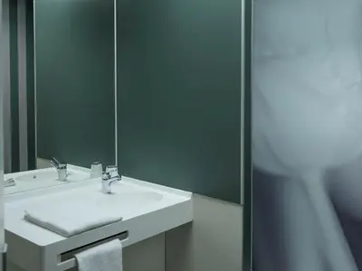 Salle de bains dans l'établissement Logis Hôtel de l'Europe