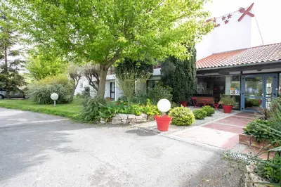 Jardin de l'établissement Hôtel-Restaurant La Belle Poule -