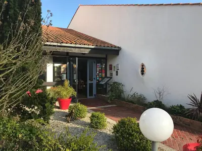 Jardin de l'établissement Hôtel-Restaurant La Belle Poule -