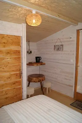 Un ou plusieurs lits dans un hébergement de l'établissement Les Cabanes de Gros Bois