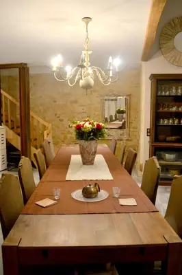 Coin salon dans l'établissement Maison spacieuse à Cabariot
