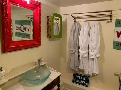 Salle de bains dans l'établissement Gites Limousin - La Vienne