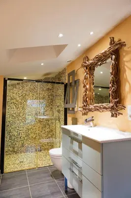 Salle de bains dans l'établissement Villa-des-eaux Claires