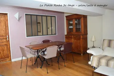 Coin salon dans l'établissement Petite Roche centre historique La Rochelle