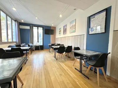 Coin salon dans l'établissement Brit Hotel du Parc Niort Centre-Parking gratuit