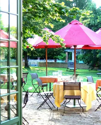 Jardin de l'établissement Hôtel Les Orangeries