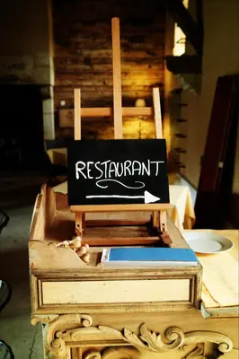 Restaurant ou autre lieu de restauration dans l'établissement Hôtel Les Orangeries
